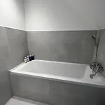 Modern And Spacious Two Bedroom Near City Centre Bristol