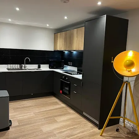 Lejlighed Modern And Spacious Two Bedroom Near City Centre *