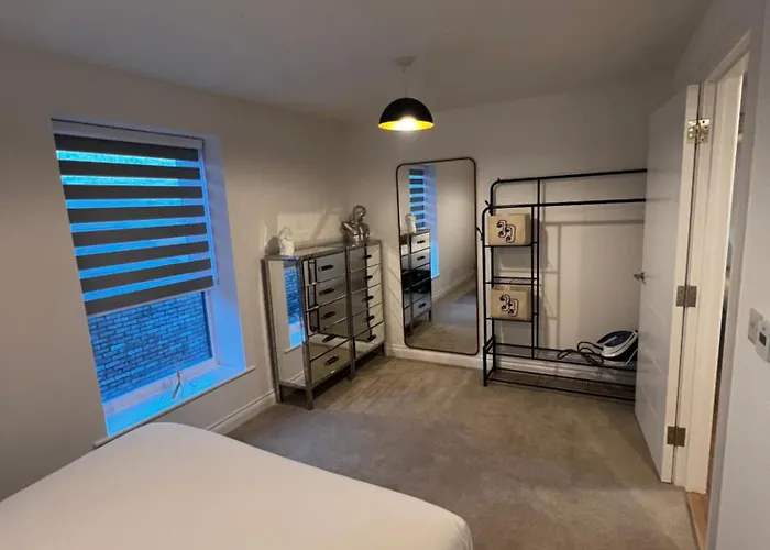 Modern And Spacious Two Bedroom Near City Centre Bristol