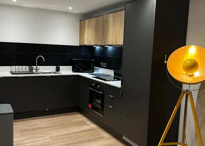 דירה Modern And Spacious Two Bedroom Near City Centre *