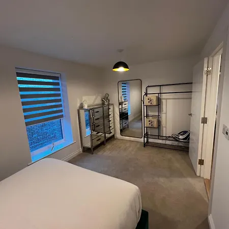 Modern And Spacious Two Bedroom Near City Centre Bristol