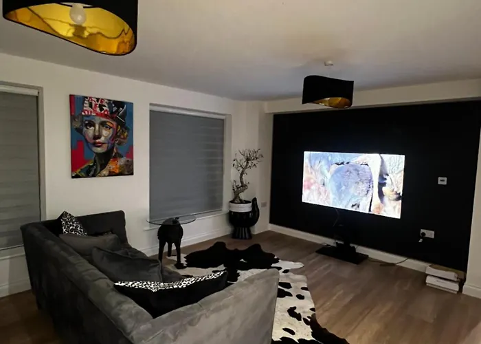 Lejlighed Modern And Spacious Two Bedroom Near City Centre *