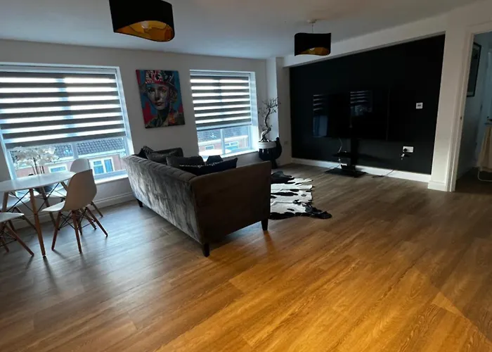 Modern And Spacious Two Bedroom Near City Centre * Bristol