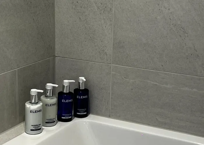 Modern And Spacious Two Bedroom Near City Centre Lejlighed *